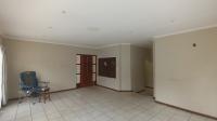 Lounges - 33 square meters of property in Mountain View