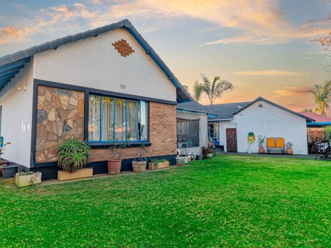 4 Bedroom House for Sale For Sale in Raceview - MR722311