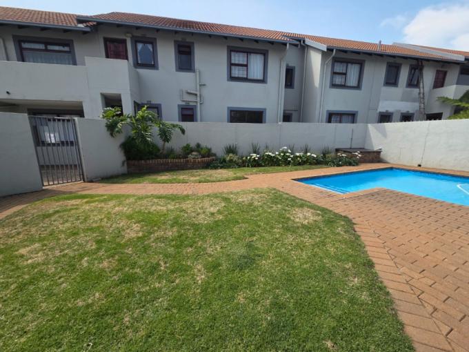 2 Bedroom Apartment for Sale For Sale in Verwoerdpark - MR722313
