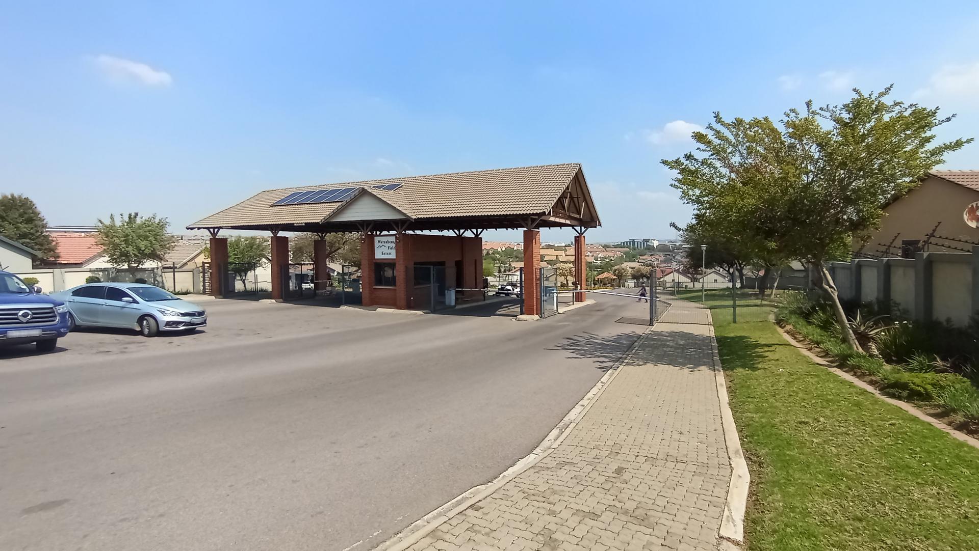 Front View of property in Kosmosdal