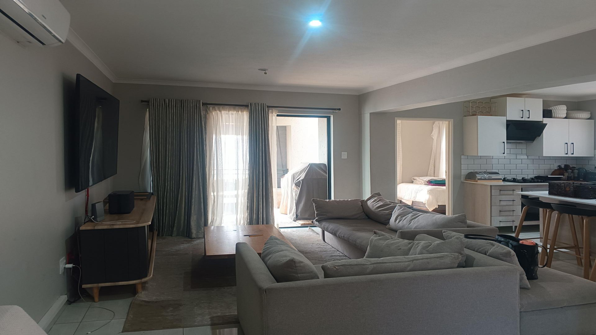 Lounges - 24 square meters of property in Kosmosdal