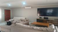Lounges - 24 square meters of property in Kosmosdal