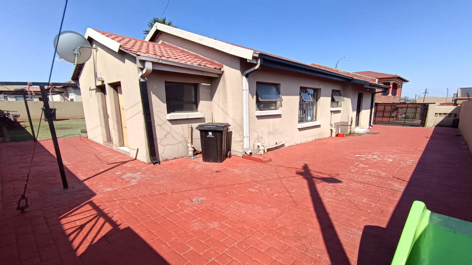Front View of property in Spruitview