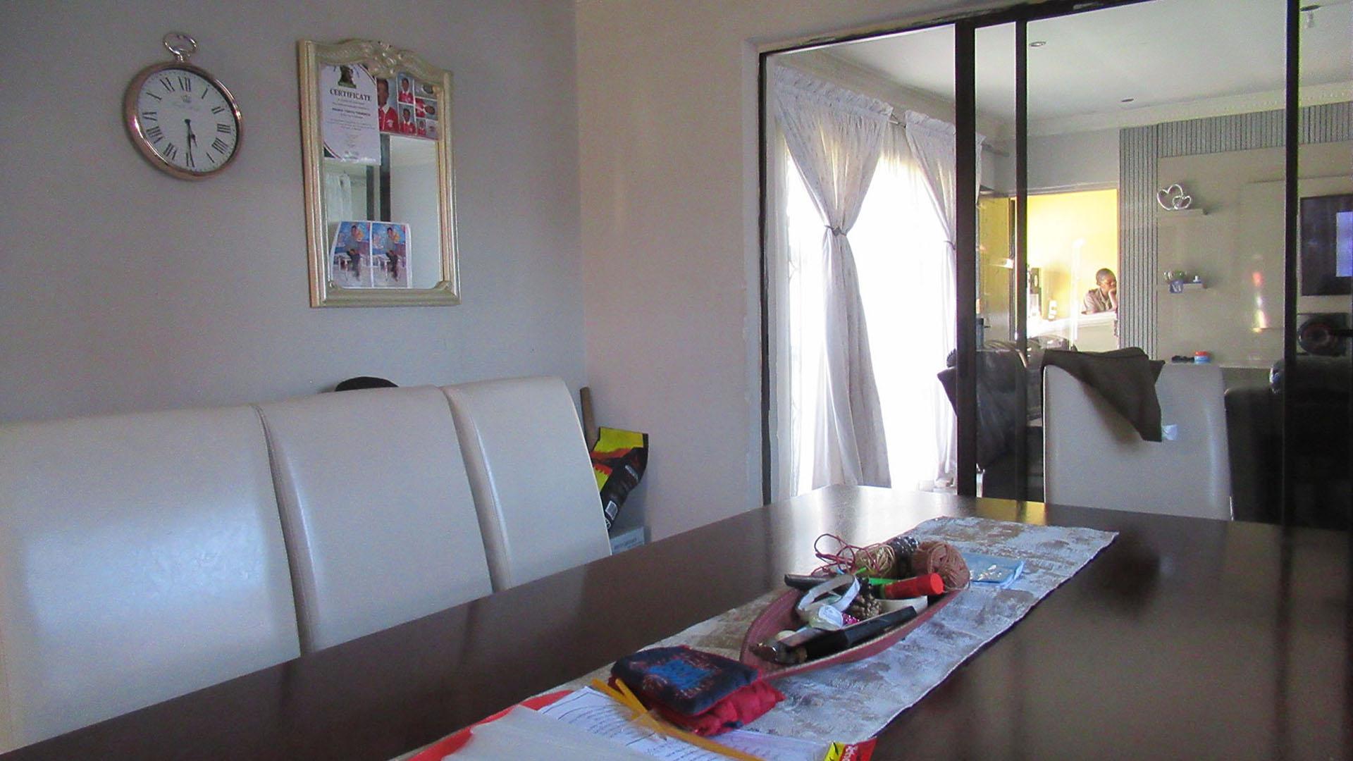 Dining Room - 13 square meters of property in Spruitview