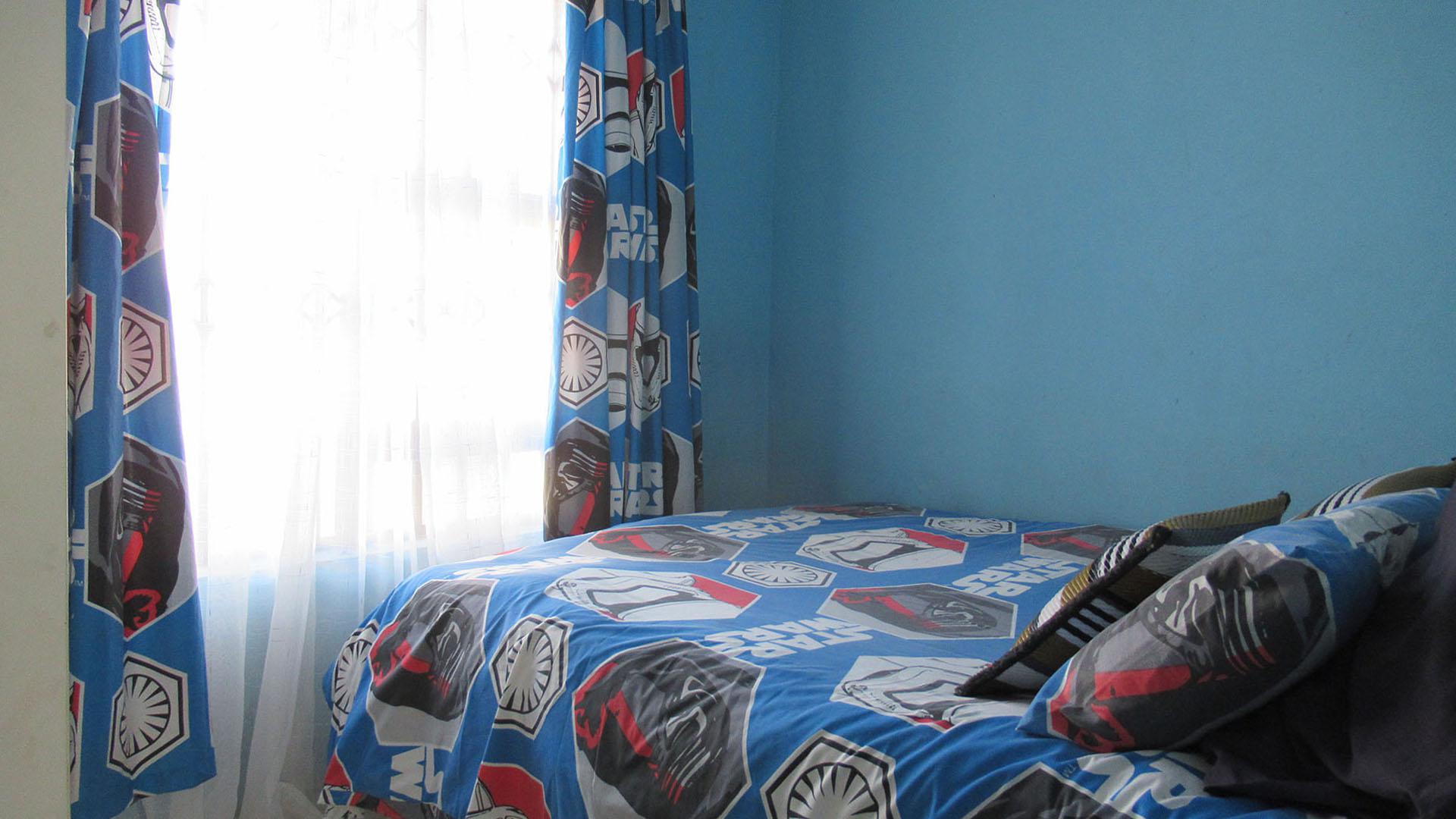 Bed Room 1 - 8 square meters of property in Spruitview