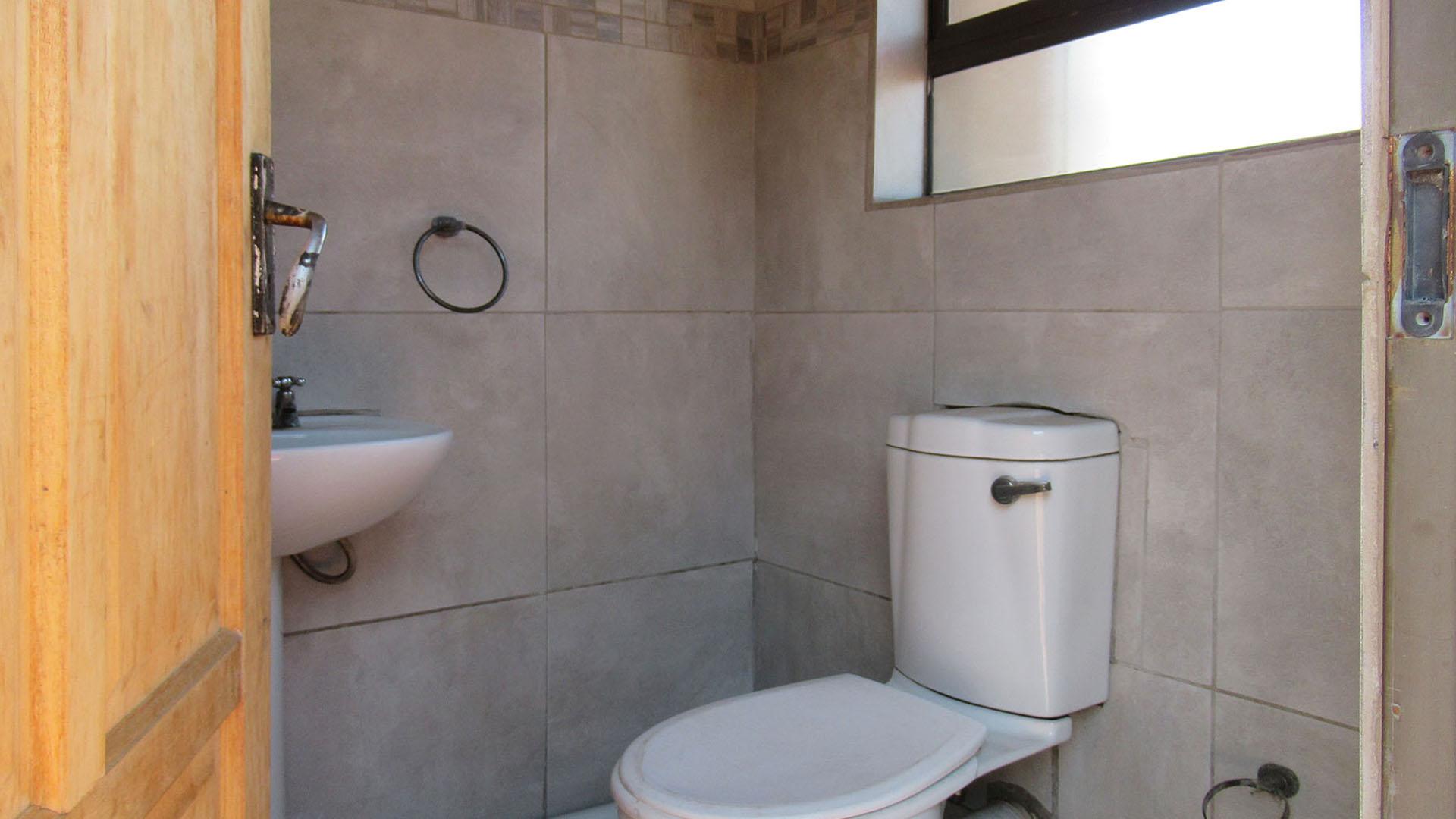Staff Bathroom of property in Spruitview