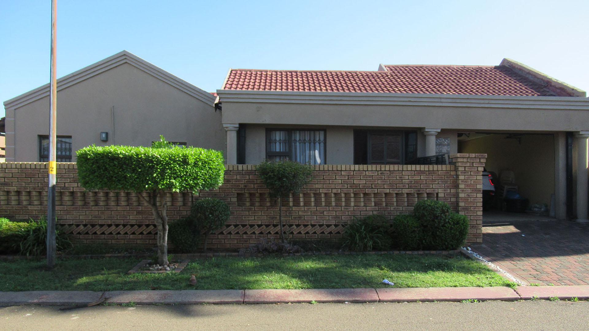 Front View of property in Spruitview