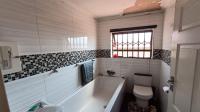 Bathroom 2 of property in Spruitview