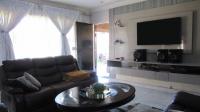 Lounges - 23 square meters of property in Spruitview