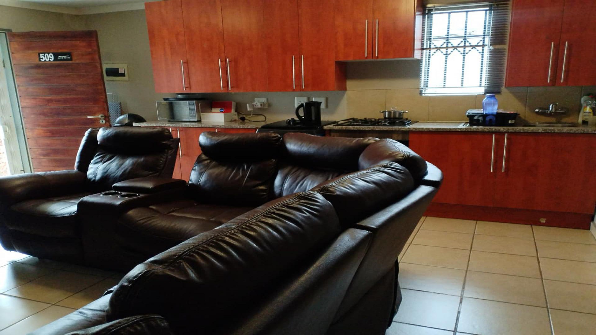 Lounges of property in South Hills