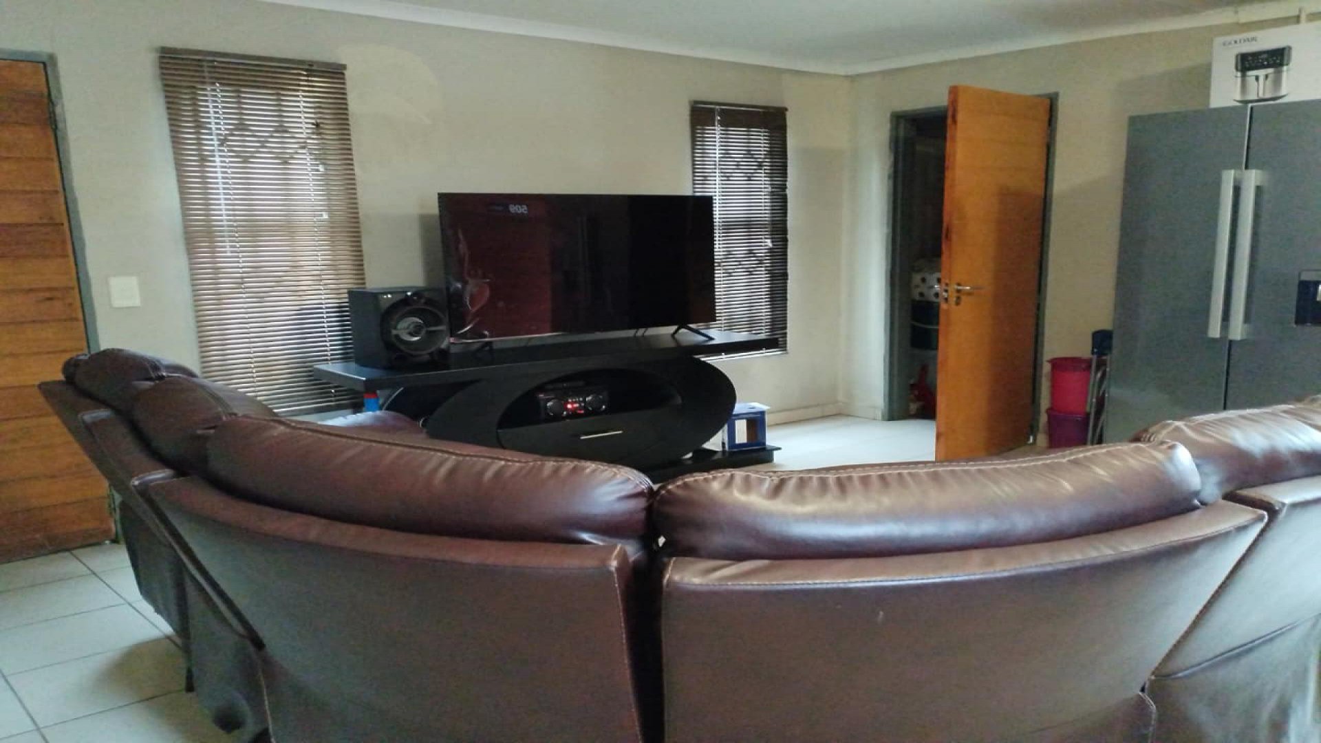 Lounges of property in South Hills