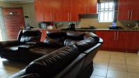 Lounges of property in South Hills