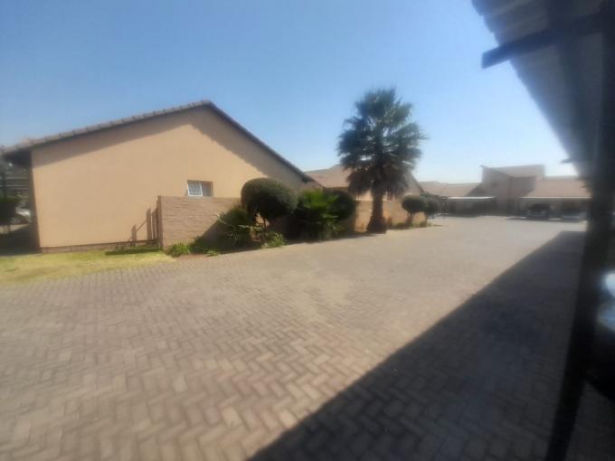 2 Bedroom Simplex for Sale For Sale in Albertsdal - MR722409