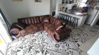Lounges - 13 square meters of property in Vredekloof