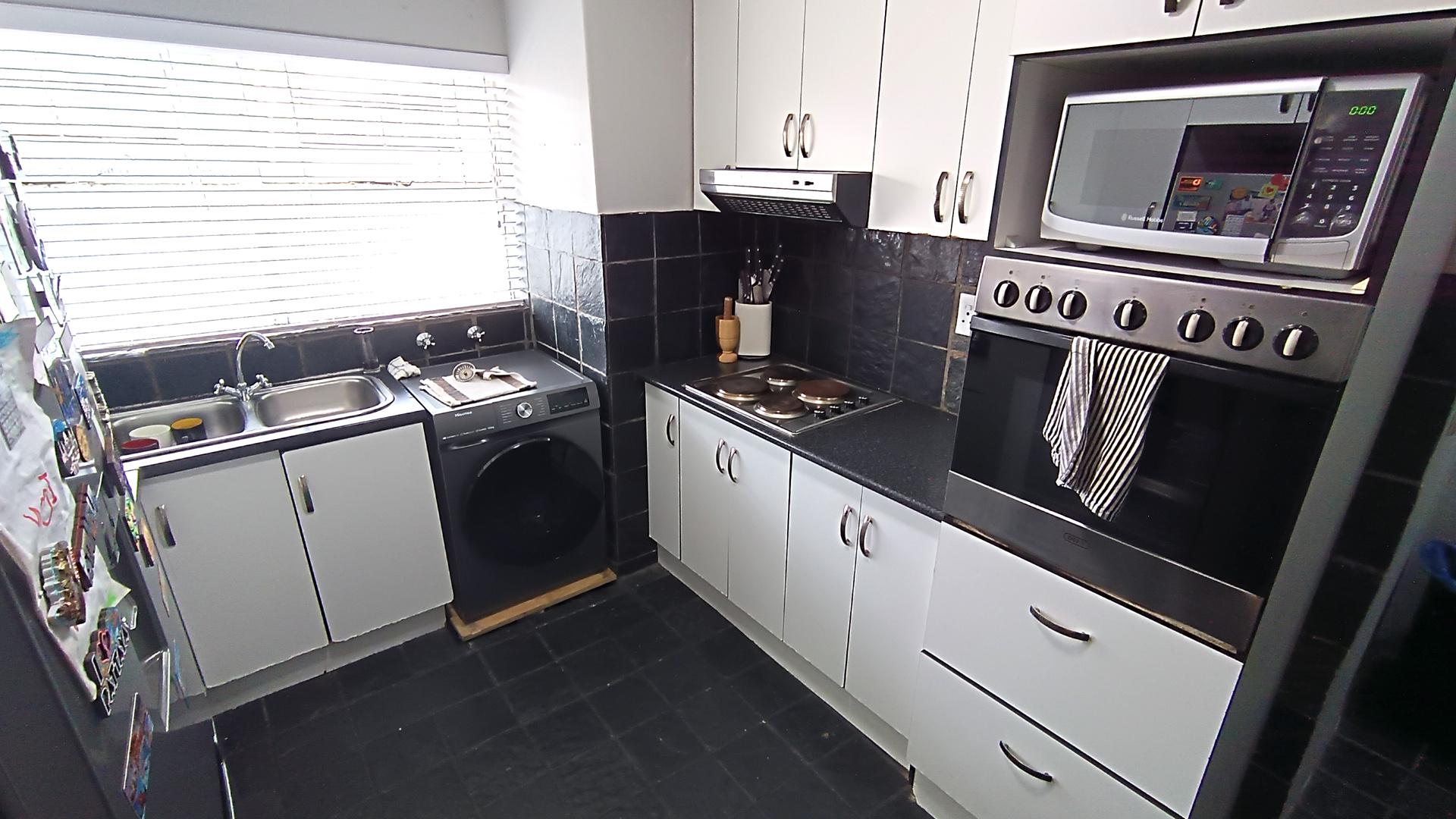 Kitchen - 15 square meters of property in Oostersee