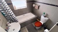 Bathroom 1 - 7 square meters of property in Oostersee