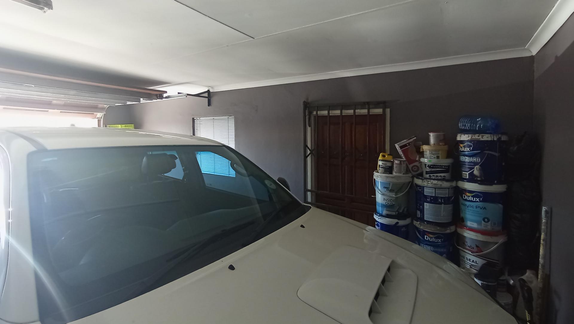 Garage - 39 square meters of property in Eldorette