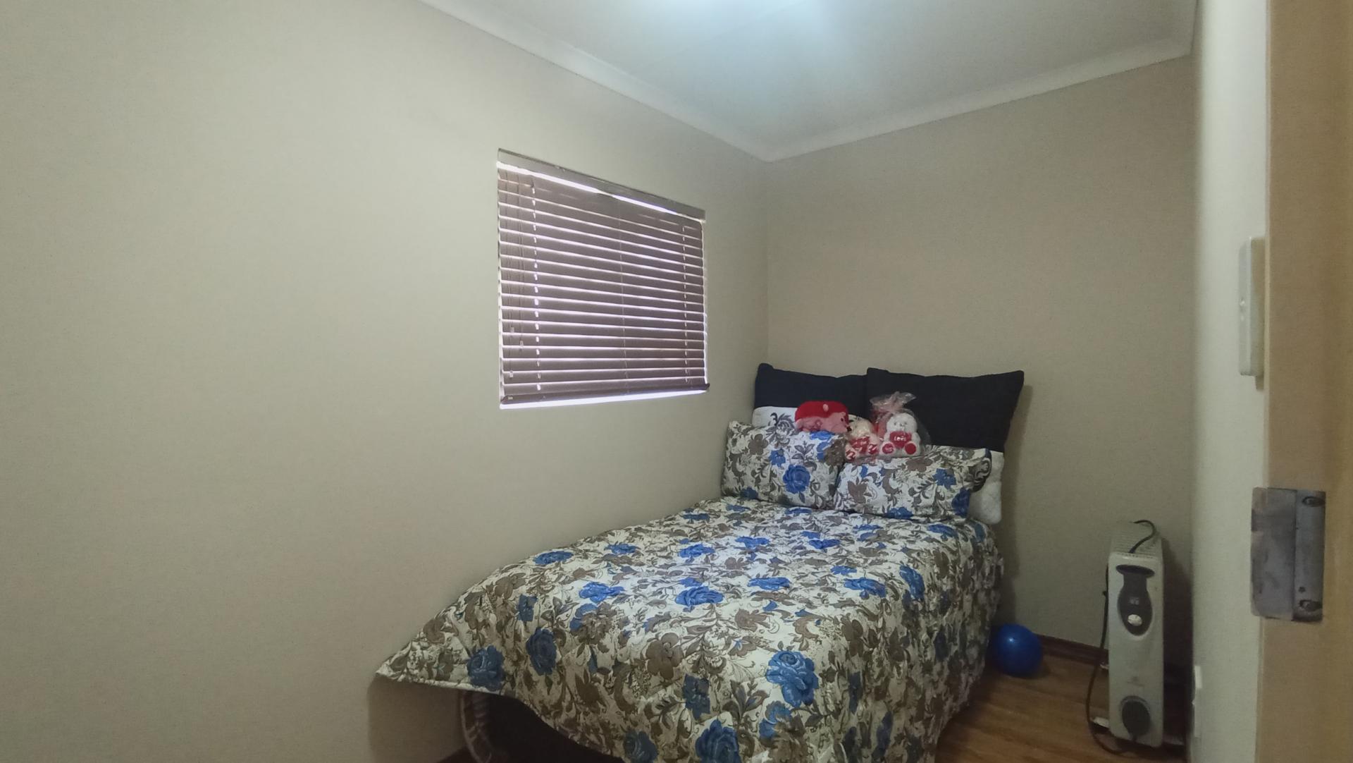 Bed Room 3 - 7 square meters of property in Eldorette