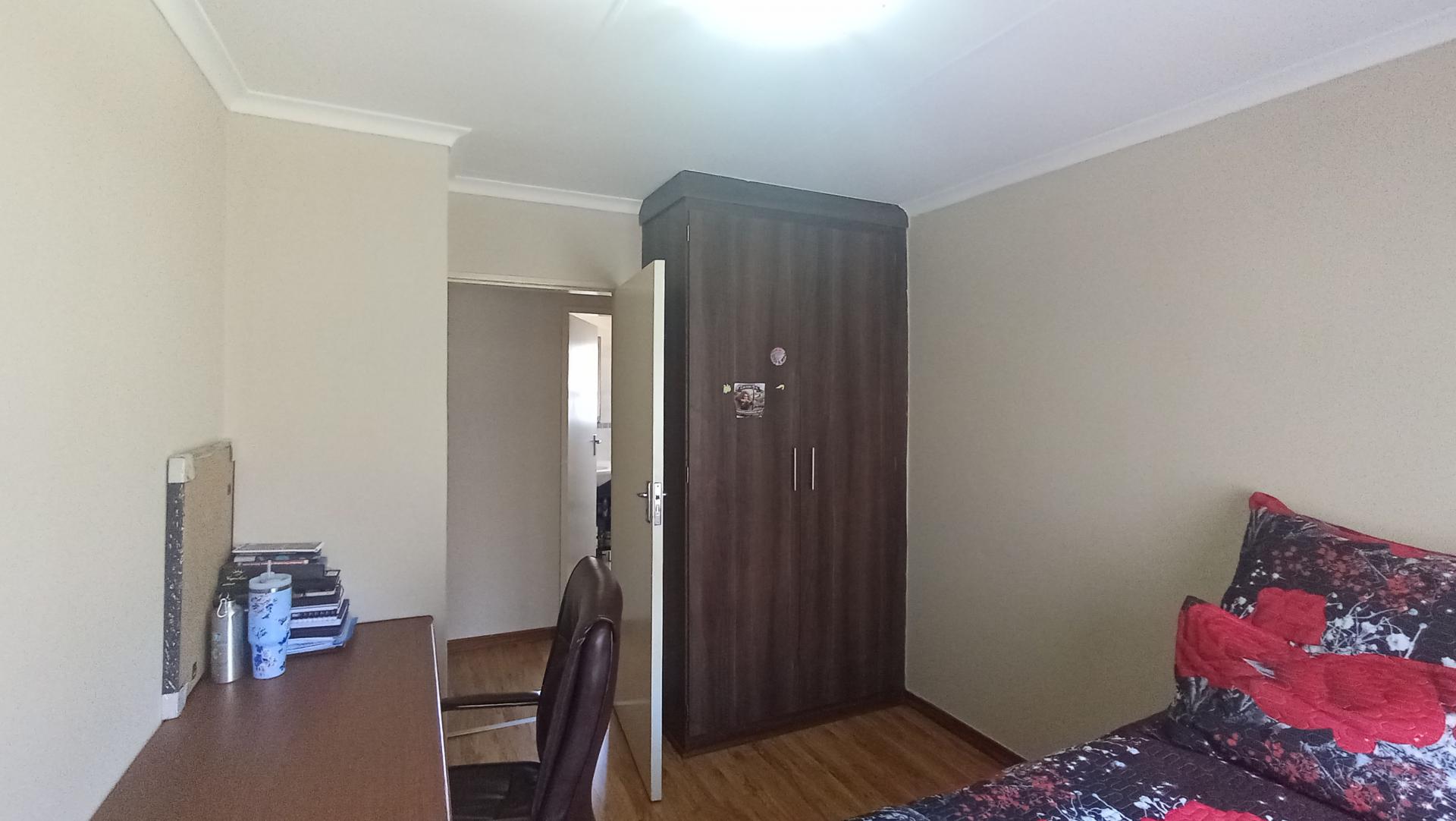Bed Room 2 - 11 square meters of property in Eldorette