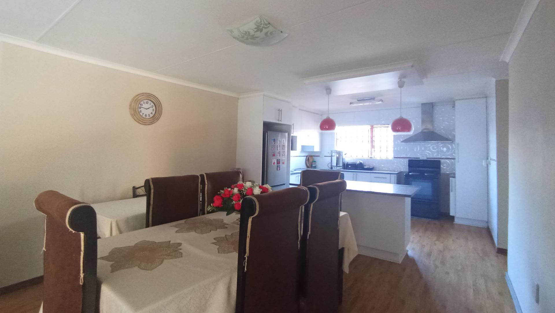 Dining Room of property in Eldorette