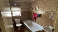 Bathroom 1 of property in Protea Glen