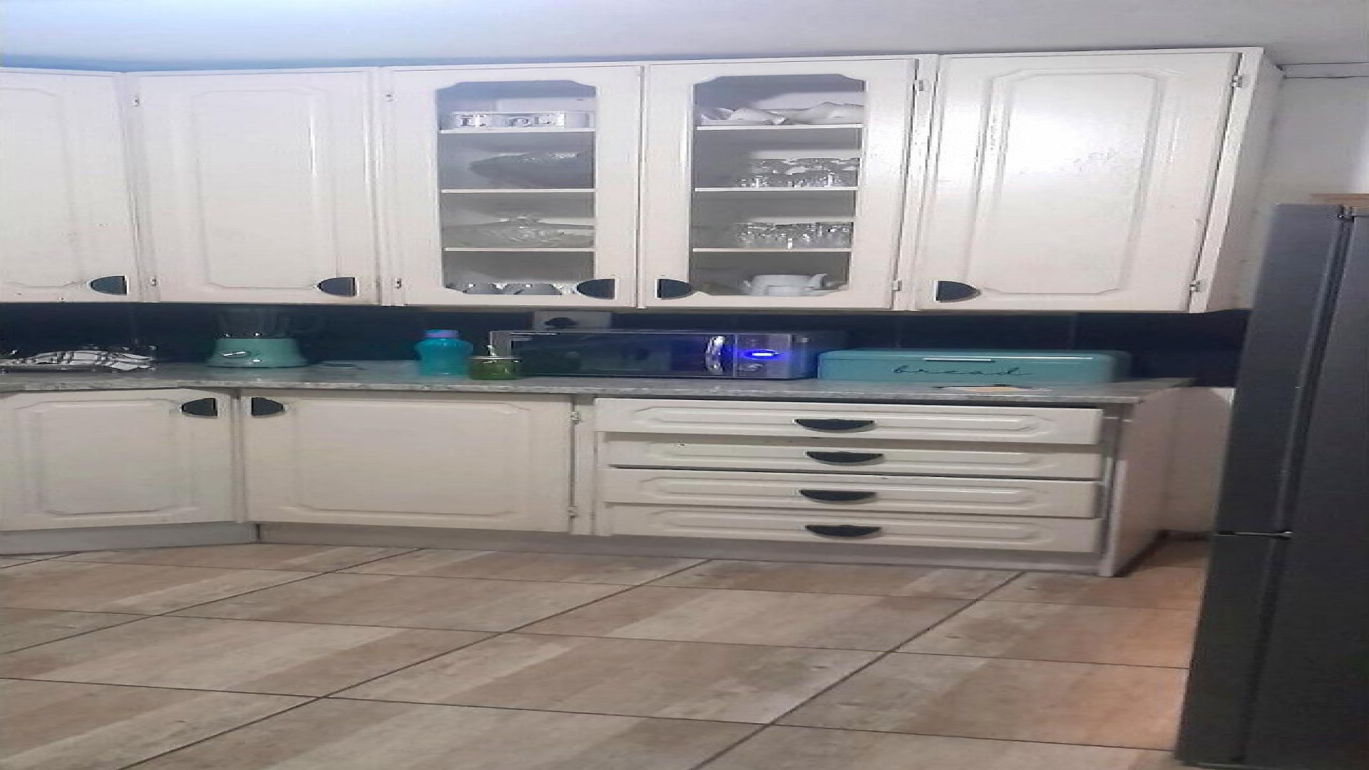 Kitchen of property in Meadowlands
