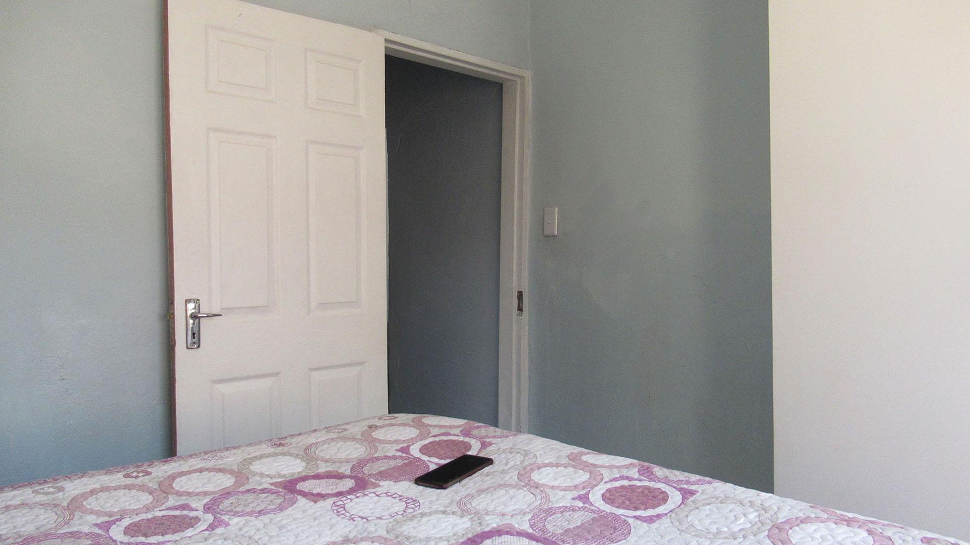 Bed Room 1 - 10 square meters of property in Meadowlands