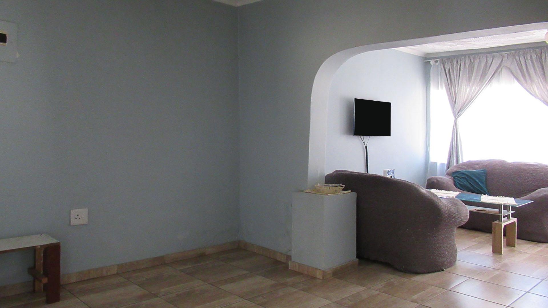 Dining Room - 14 square meters of property in Meadowlands