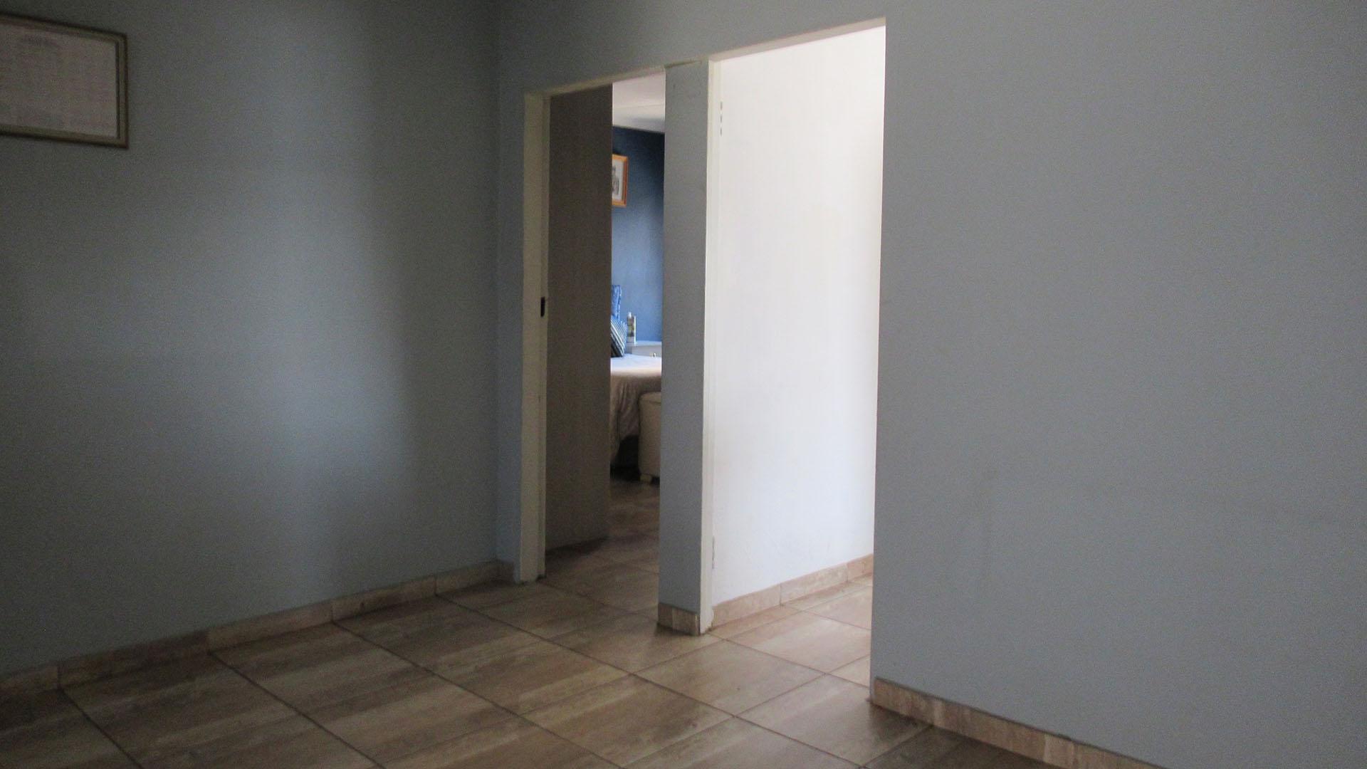 Dining Room - 14 square meters of property in Meadowlands
