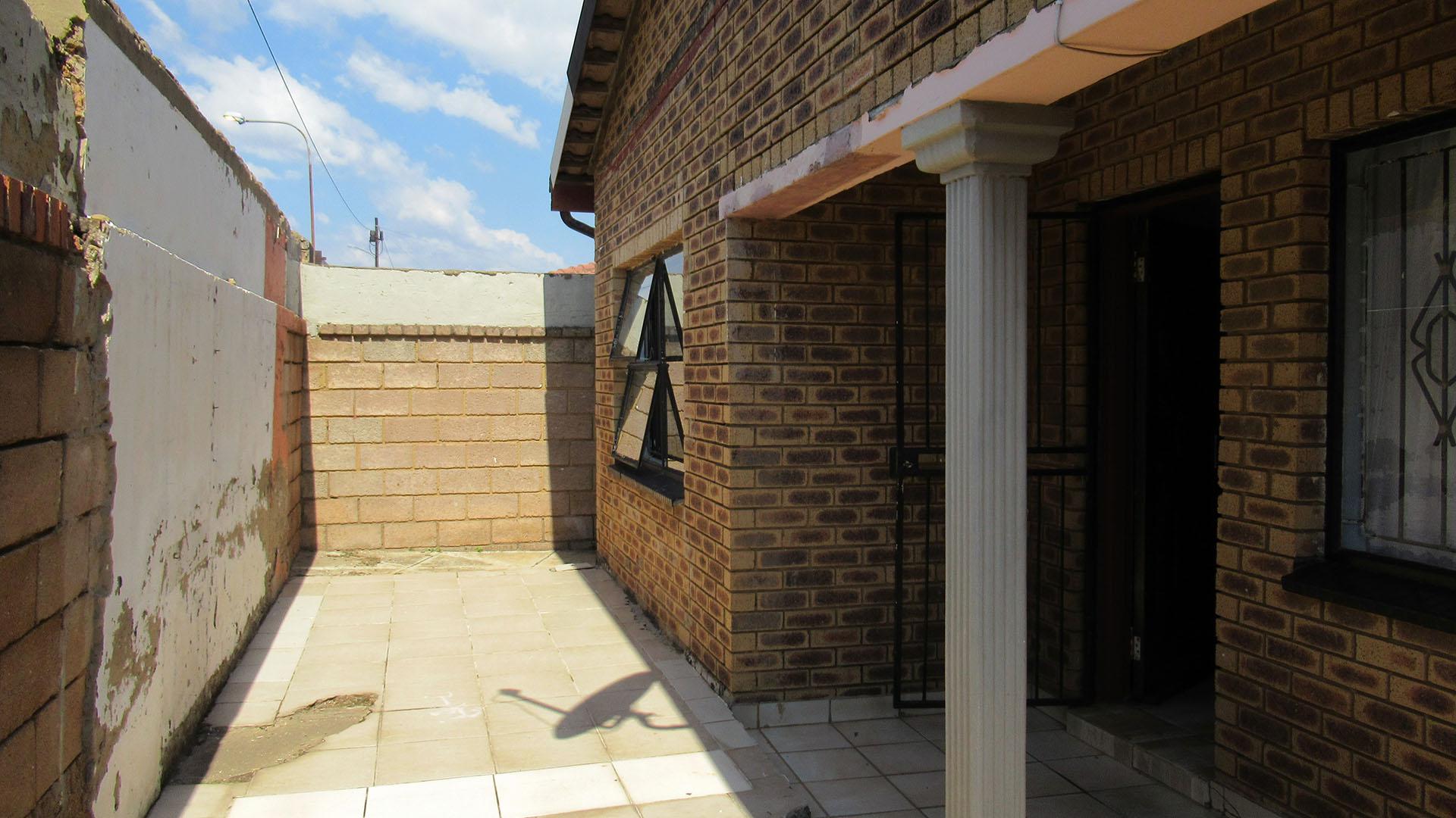 Spaces - 7 square meters of property in Meadowlands
