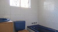 Main Bathroom - 5 square meters of property in Meadowlands