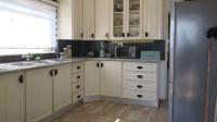 Kitchen - 14 square meters of property in Meadowlands
