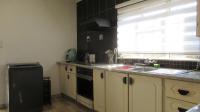Kitchen - 14 square meters of property in Meadowlands