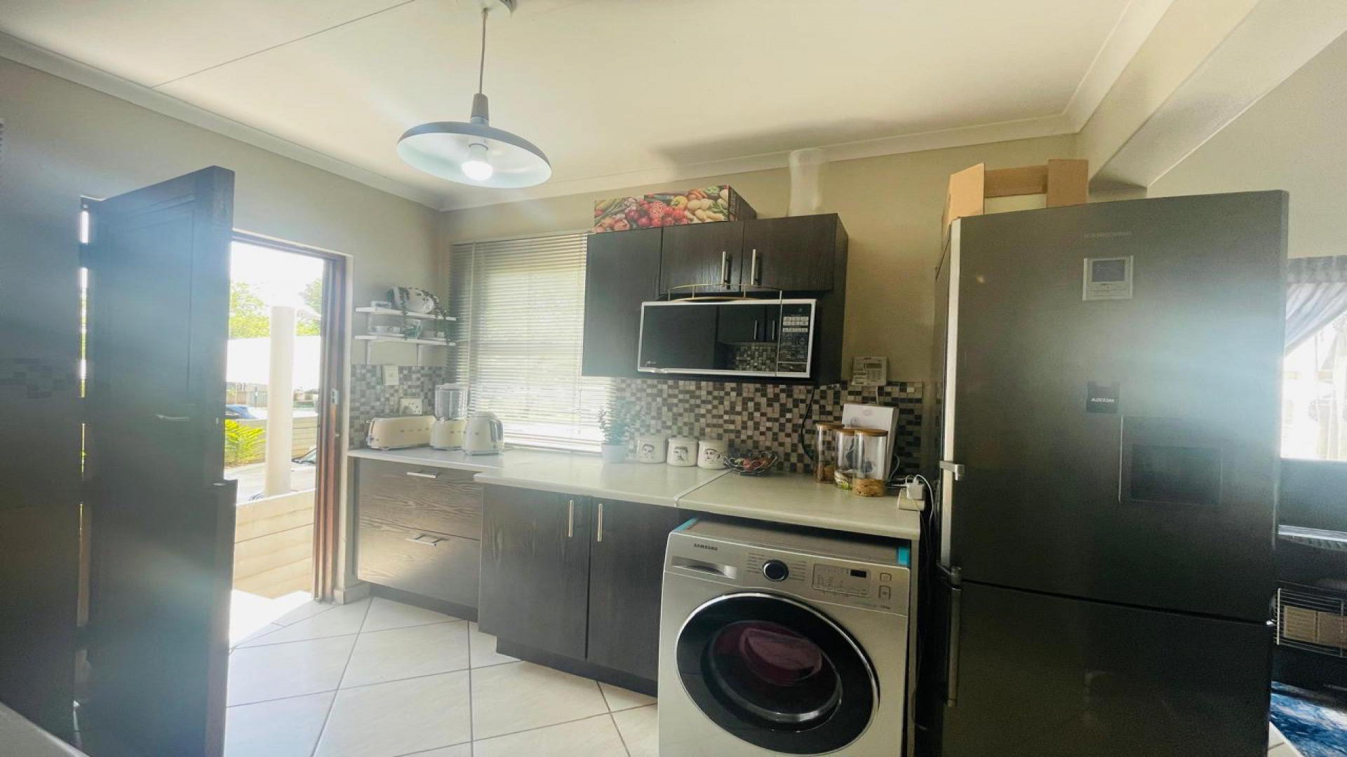 Kitchen of property in Sagewood