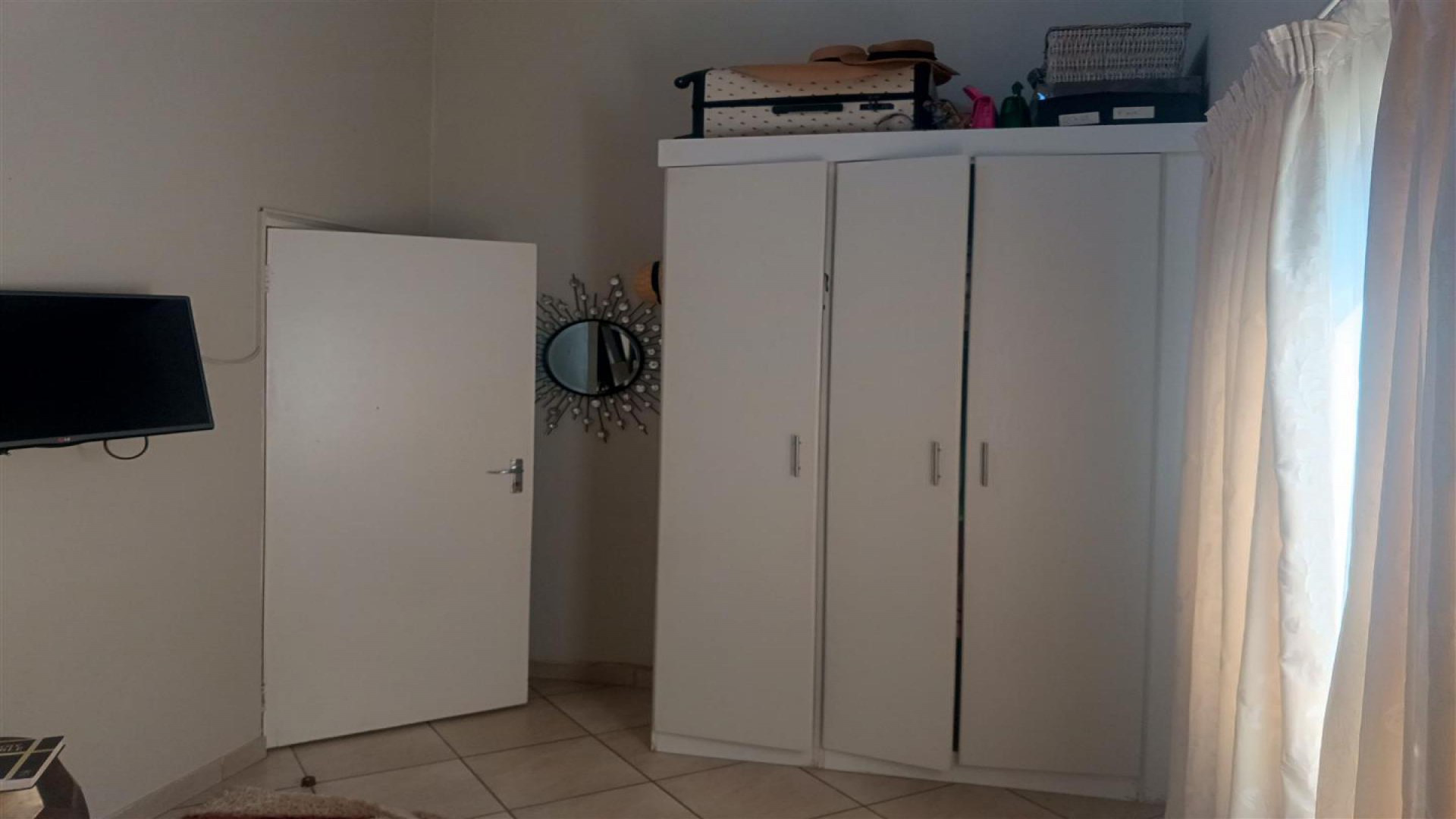 Bed Room 1 - 14 square meters of property in Sagewood