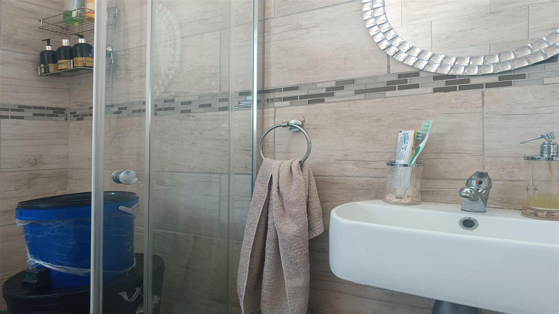 Bathroom 1 - 3 square meters of property in Sagewood
