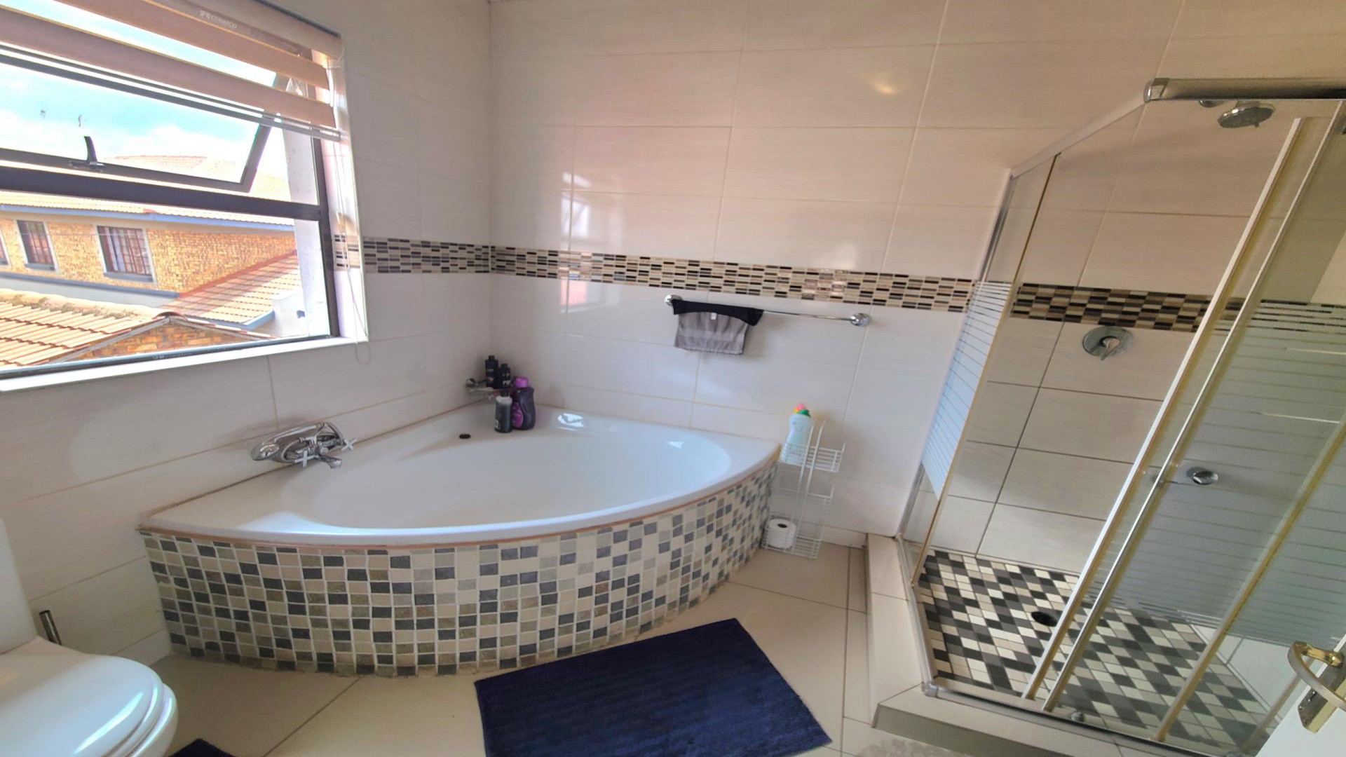 Main Bathroom of property in Middelburg - MP