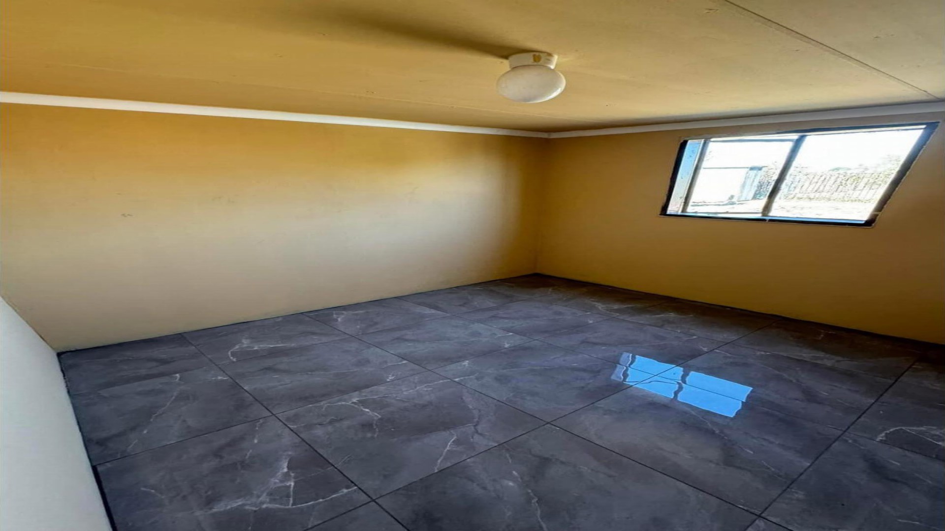 Bed Room 1 of property in Mangaung