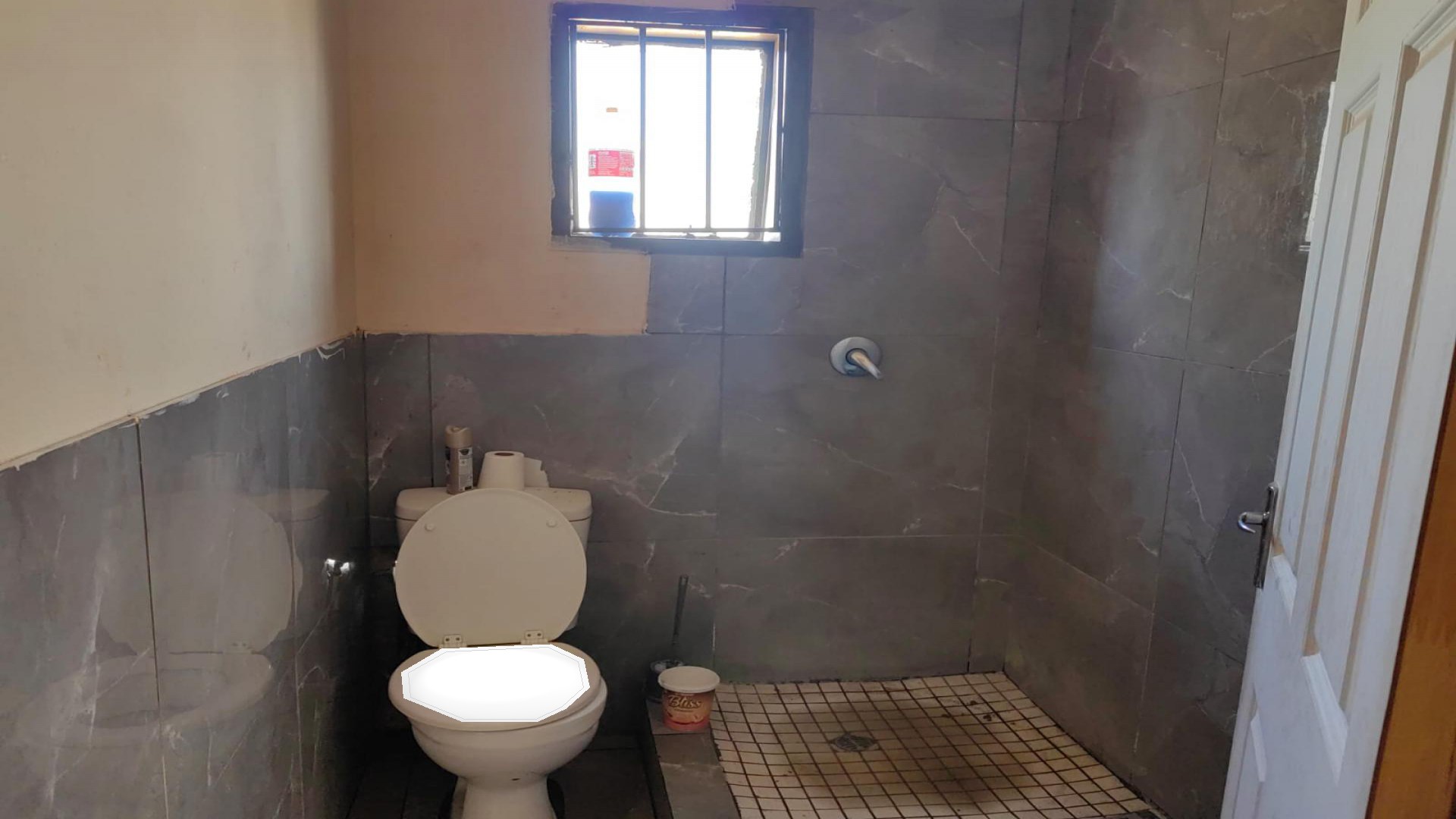 Bathroom 1 of property in Mangaung