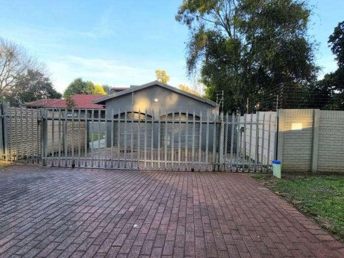 3 Bedroom House for Sale For Sale in Brackendowns - MR722495