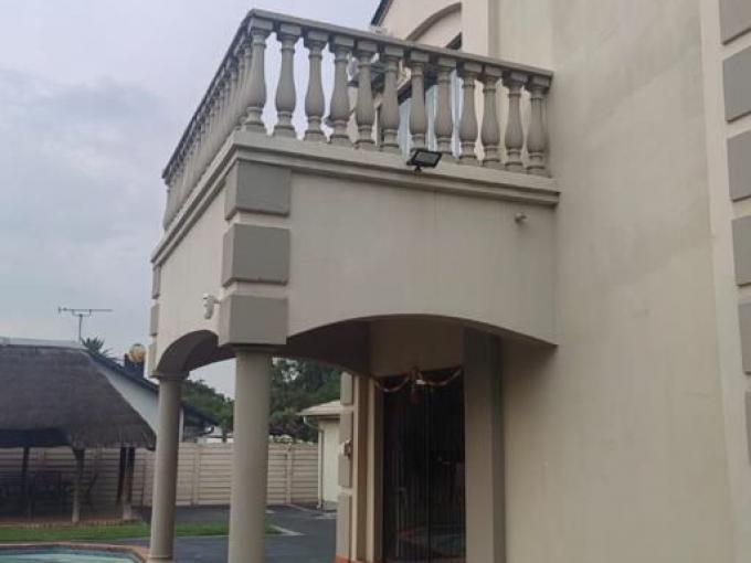 4 Bedroom House for Sale For Sale in Brackendowns - MR722497