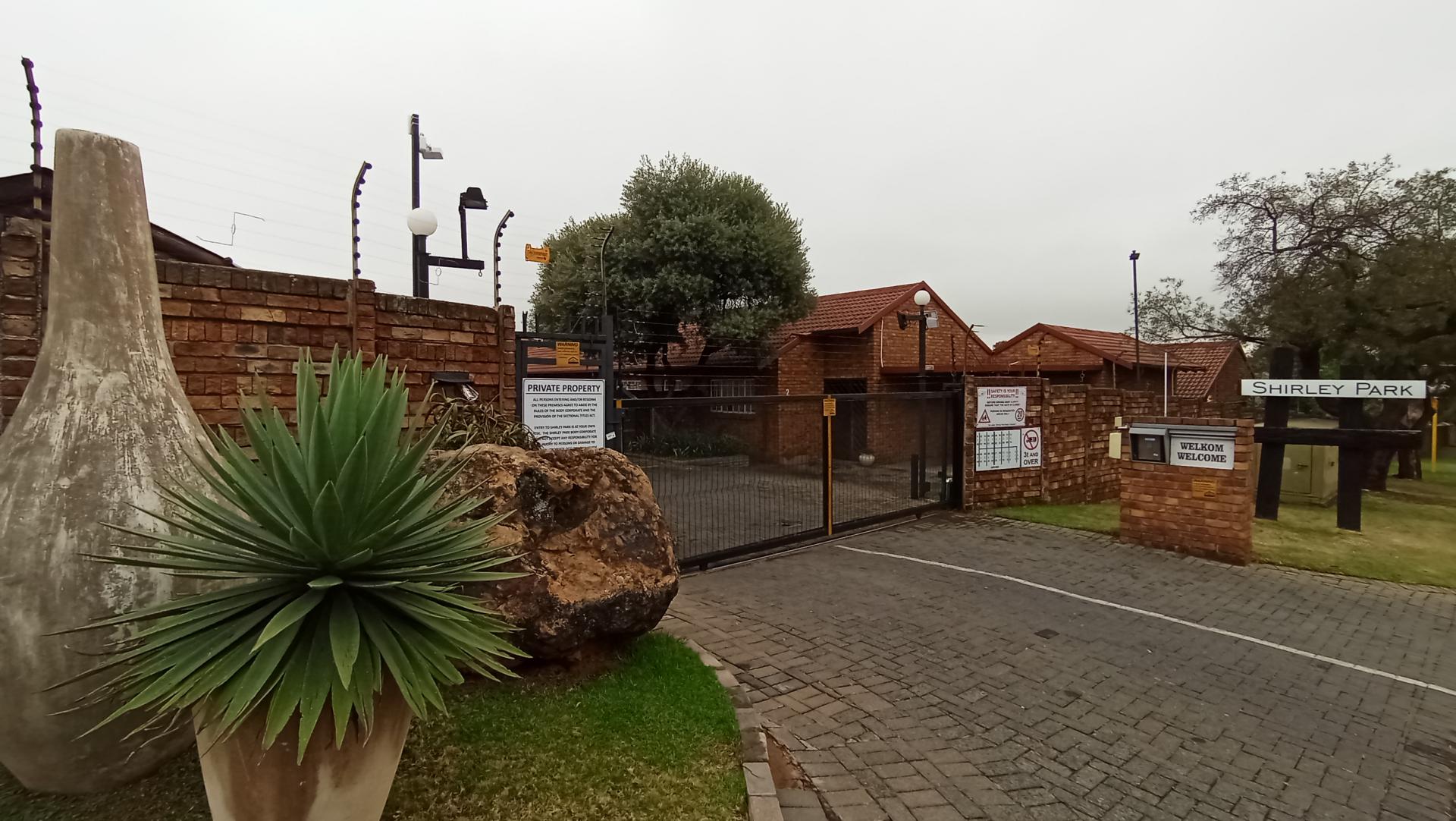 Front View of property in Eldoraigne