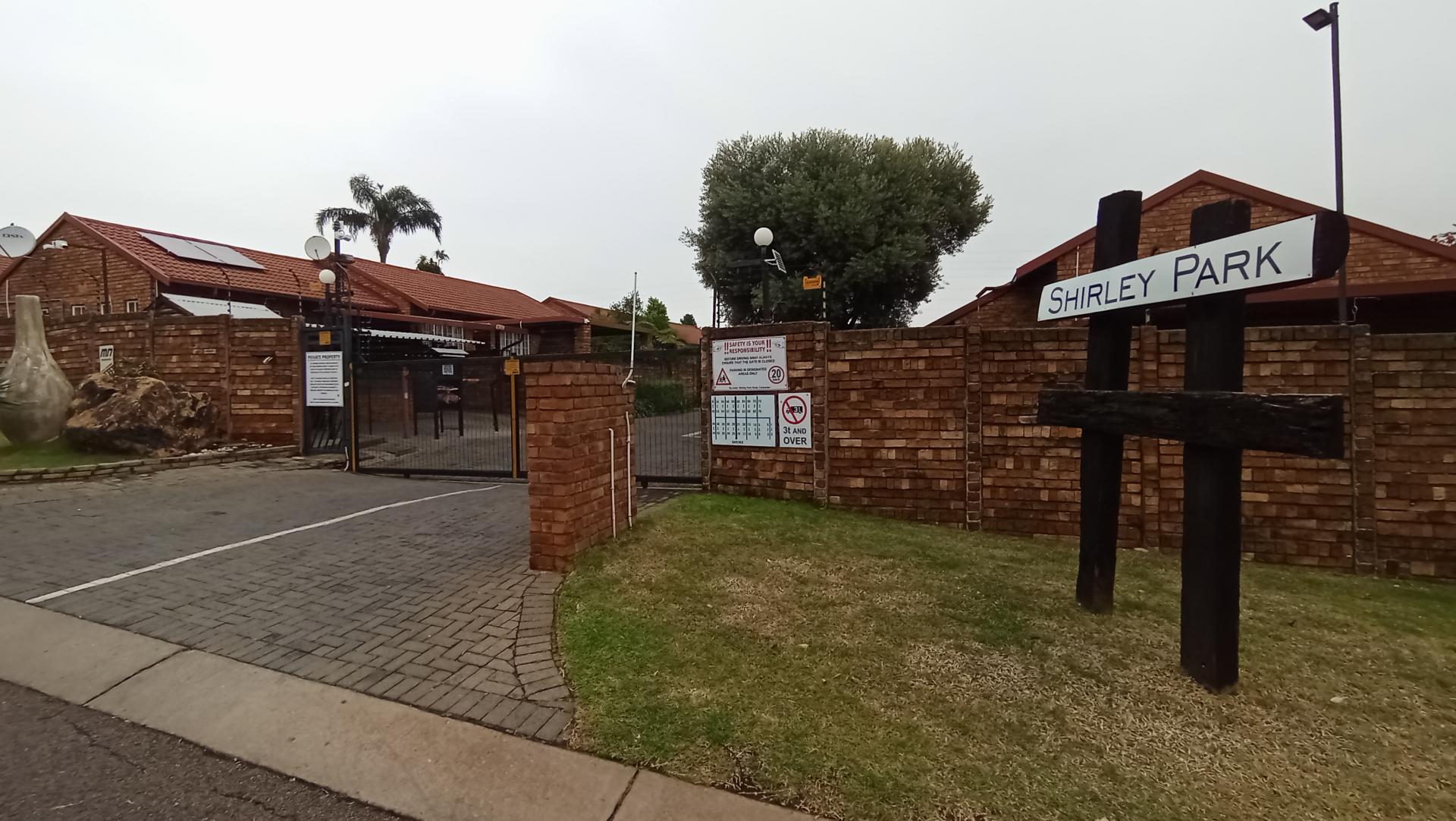 Front View of property in Eldoraigne