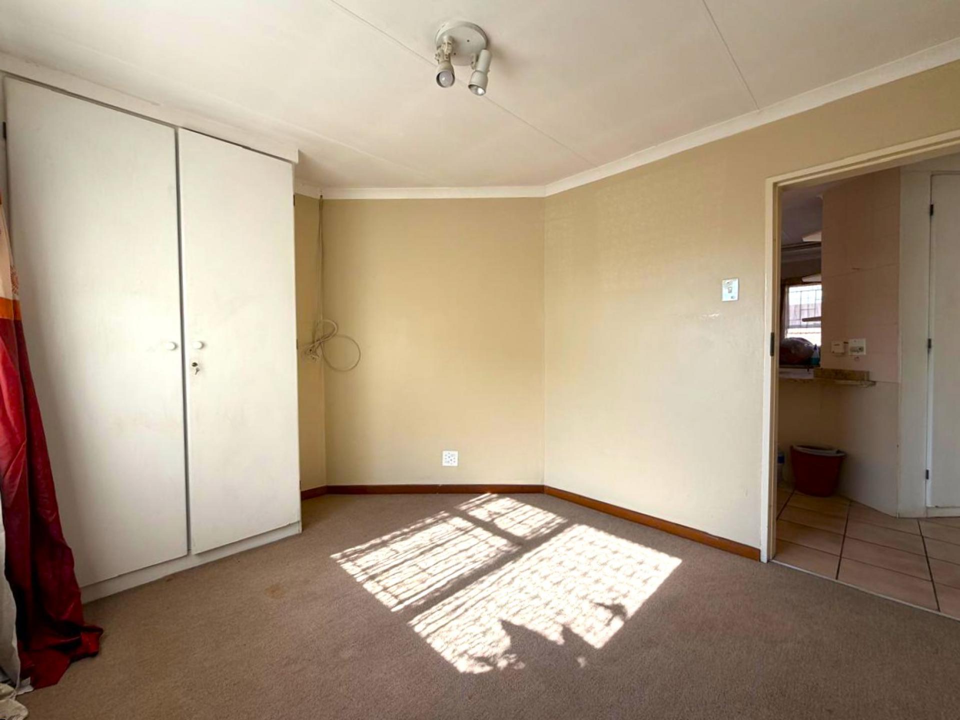  of property in Elarduspark