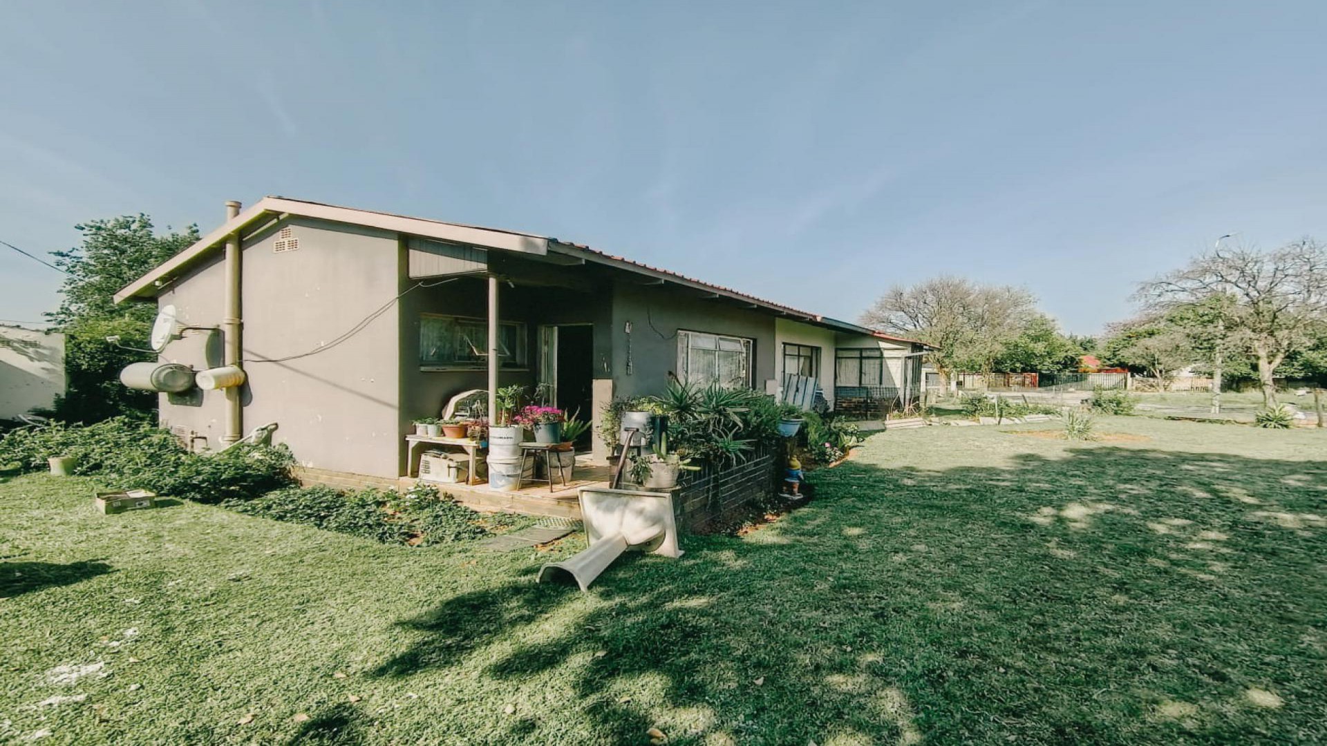Front View of property in Boetrand