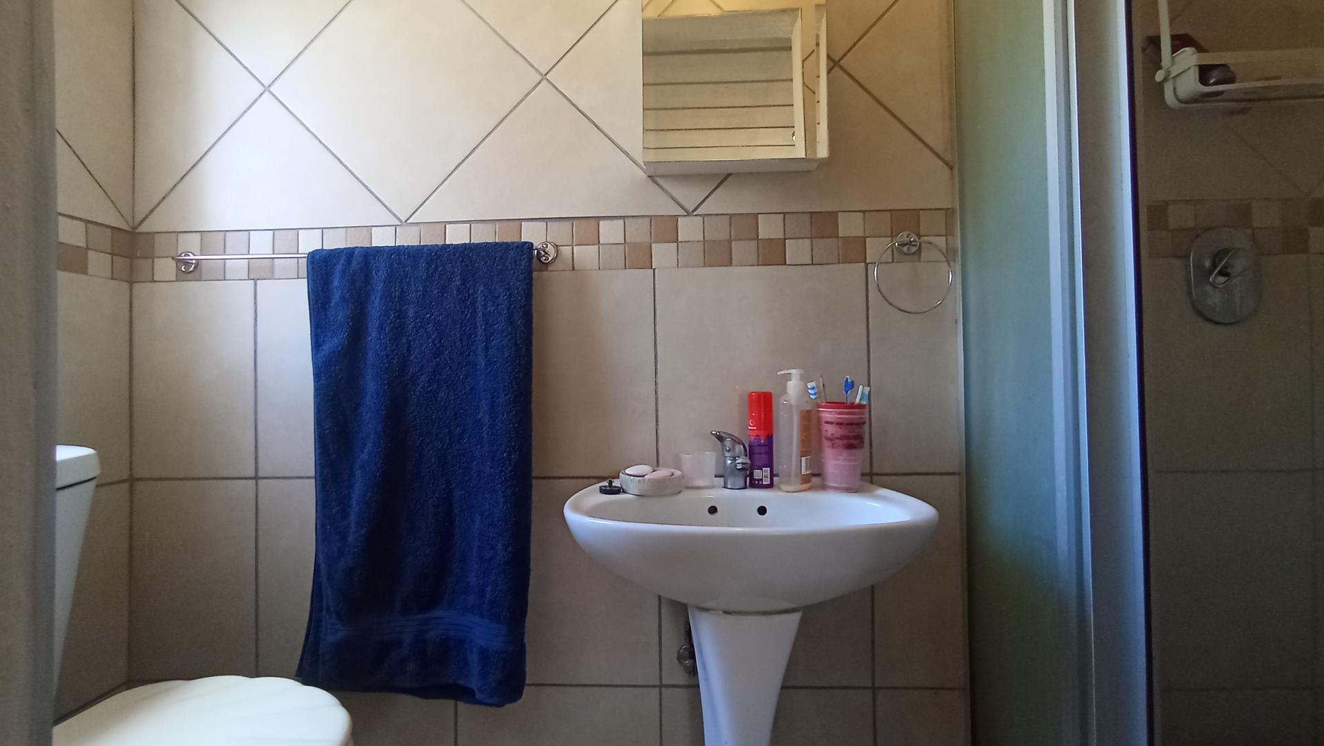 Main Bathroom - 3 square meters of property in Highveld