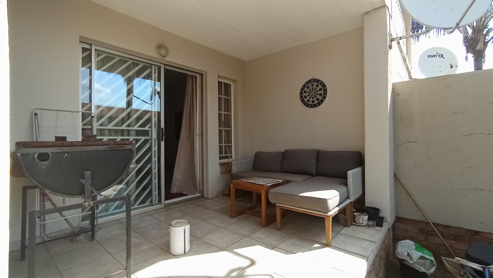 Patio - 9 square meters of property in Highveld