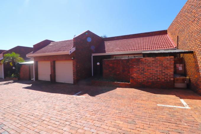 3 Bedroom Simplex for Sale For Sale in Randpark Ridge - MR722520
