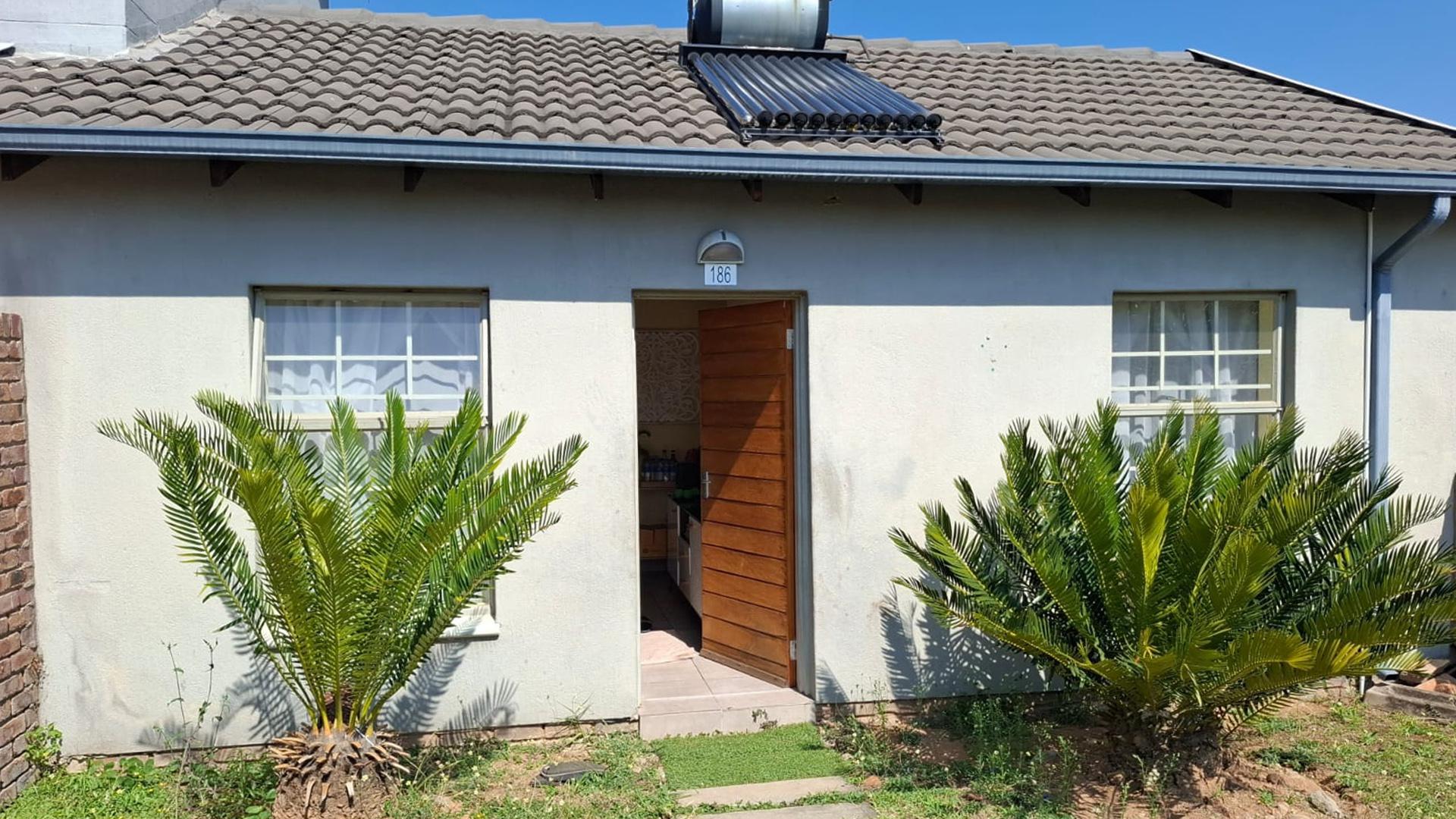 Front View of property in Karino