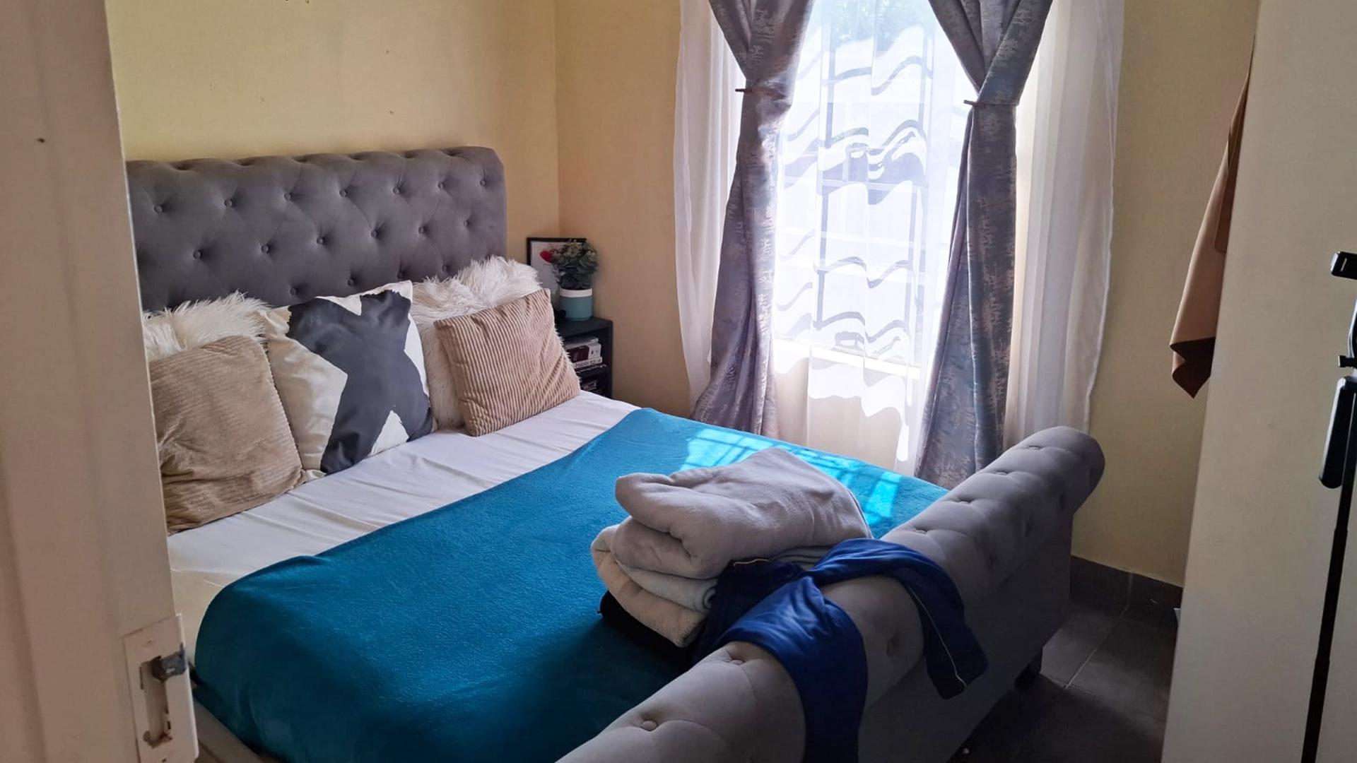 Bed Room 1 of property in Karino